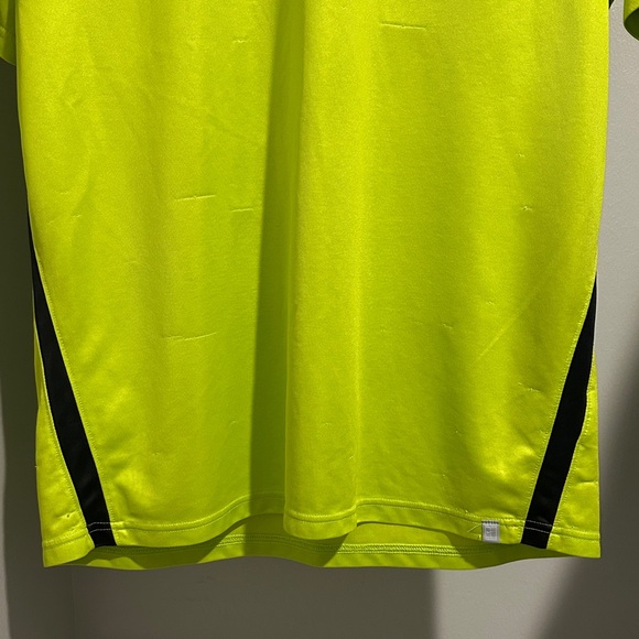 Nike Men’s Dri Fit Short-Sleeve Athletic Tee in Neon Yellow/Green - Picture 2 of 6